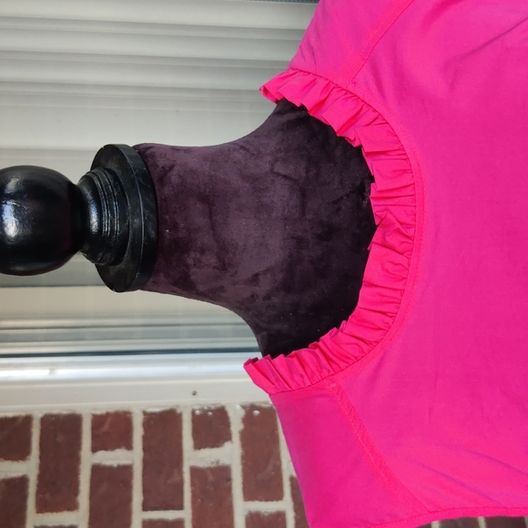 Laundry by Shelli Segal 💕 magenta ruffle accent blouse - Picture 3 of 11